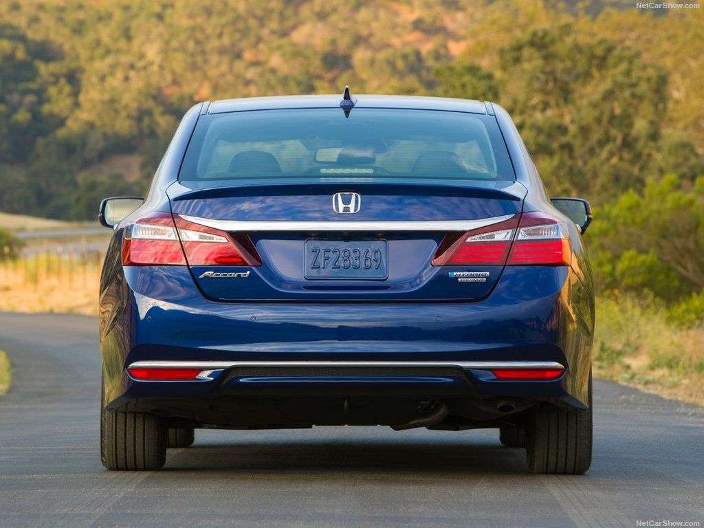 Обзор Honda Accord Hybrid 2017
