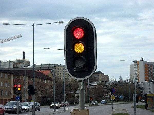Какой штраф за проезд на красный сигнал светофора?