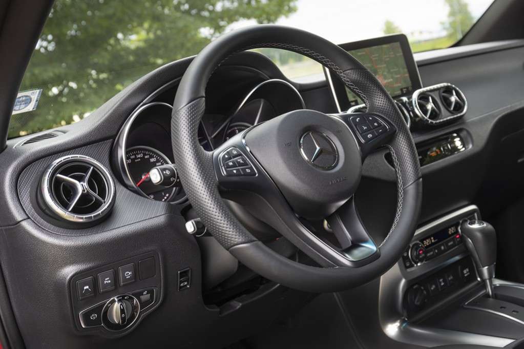 Видео-обзор Mercedes-Benz X 350 d 4Matic