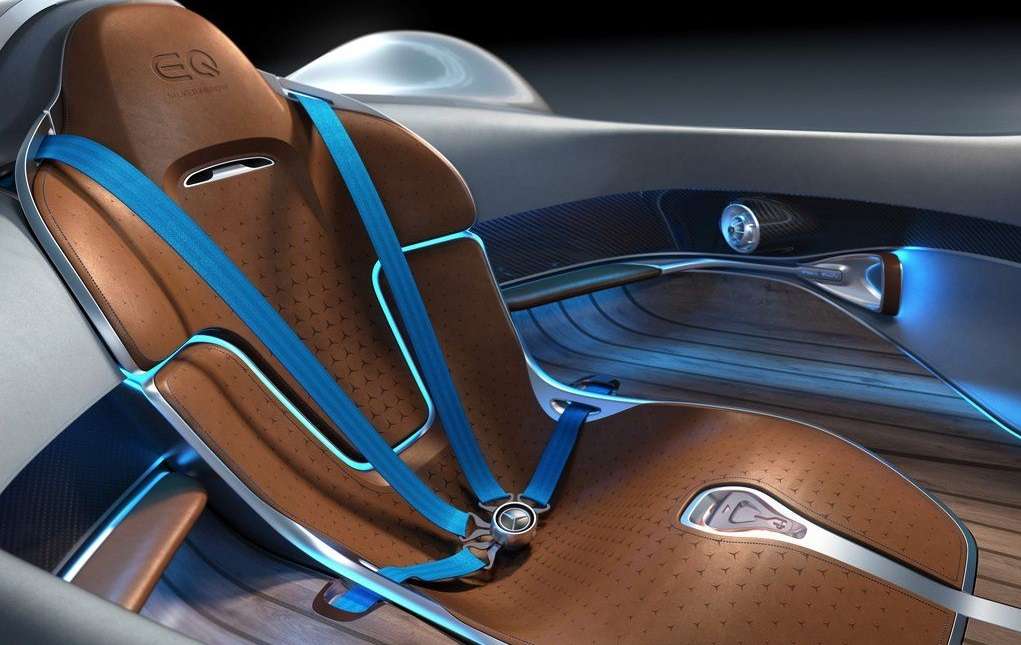 Видео-обзор Mercedes-Benz Vision EQ Silver Arrow Concept