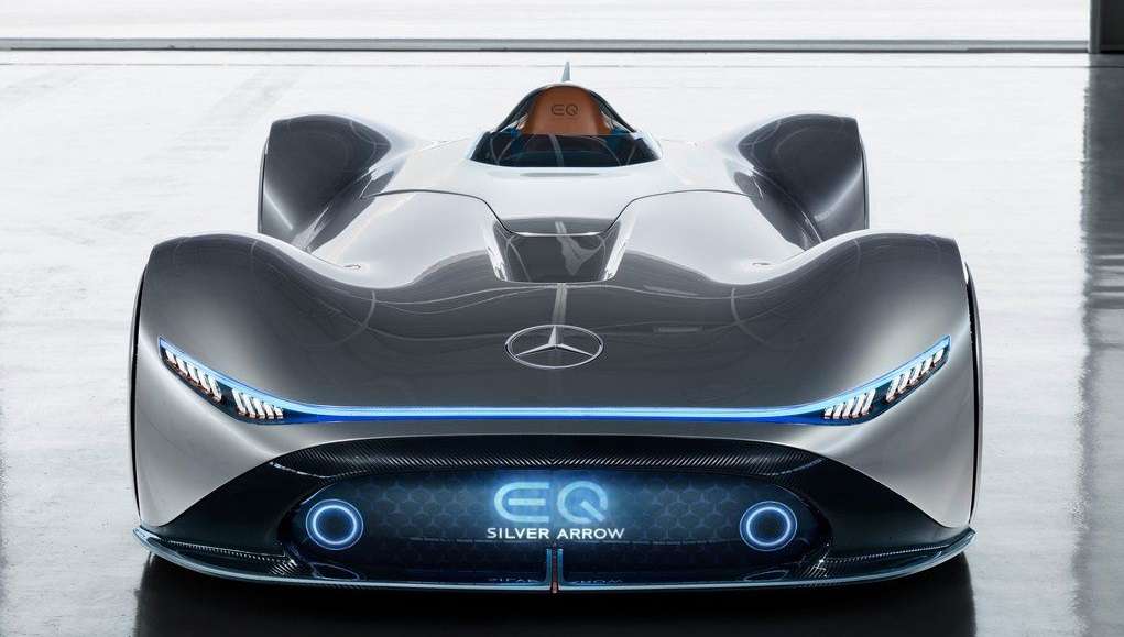Видео-обзор Mercedes-Benz Vision EQ Silver Arrow Concept