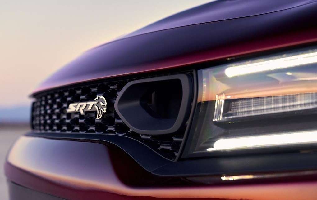 Видео-обзор Dodge Charger SRT Hellcat 2019 года