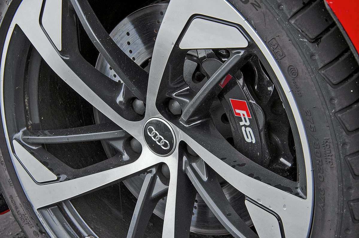 Сравнительный тест Audi RS5 против 477-сильного Lexus RC