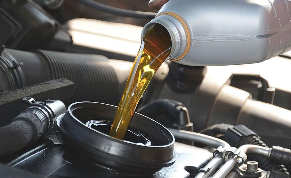 Как поменять масло в двигателе своими руками?