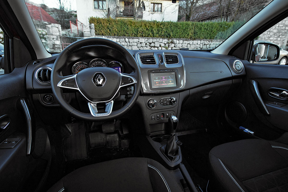 Тест-драйв Renault Logan Stepway и Sandero Stepway 2019 года - фото, характеристики, цены и комплектации
