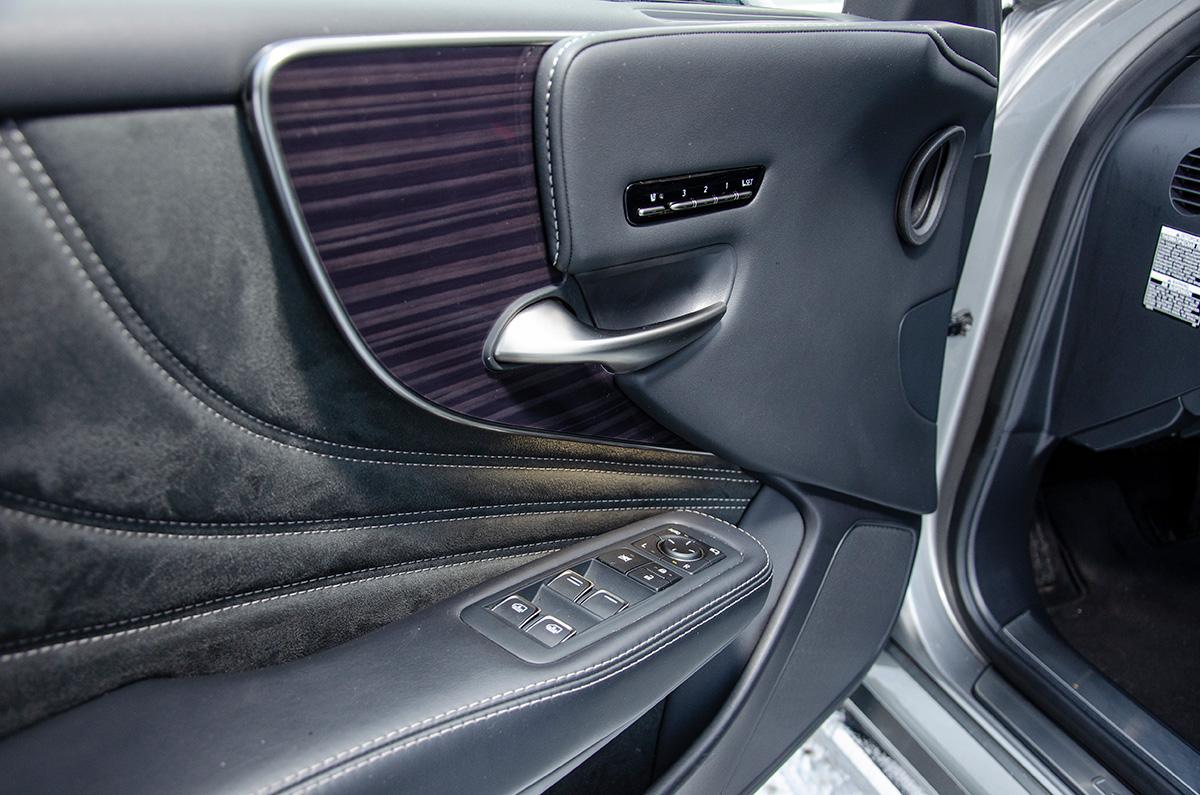 Тест-драйв Lexus LS 2019 года - фото, характеристики, цены и комплектации