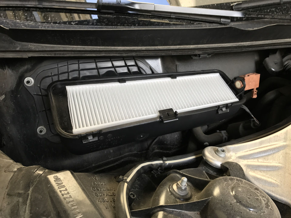 Как поменять салонный фильтр в автомобилях Audi А6 разных модификаций