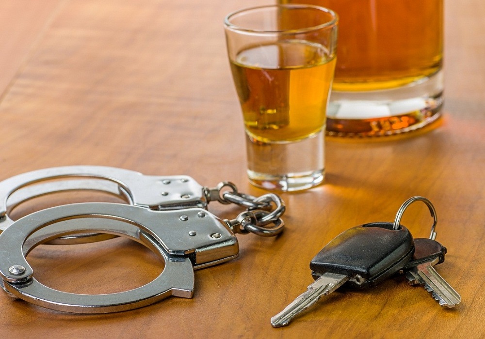 Можно ли пить алкоголь в припаркованном автомобиле и что за это может быть