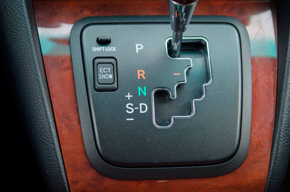 Для чего предназначена кнопка Shift Lock на автоматических коробках передач