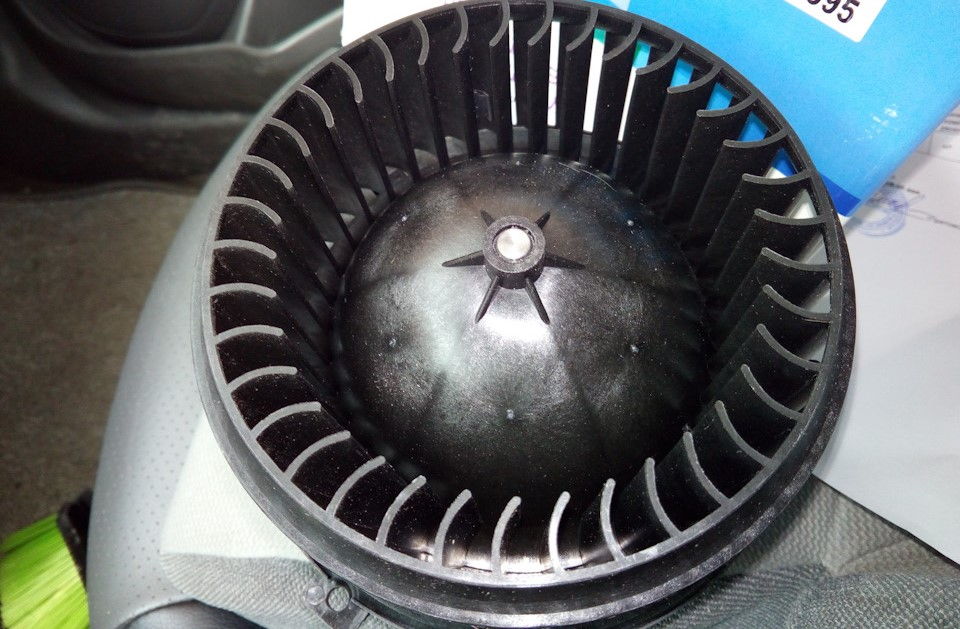 Как снять и заменить электровентилятор печки на Chevrolet Cobalt