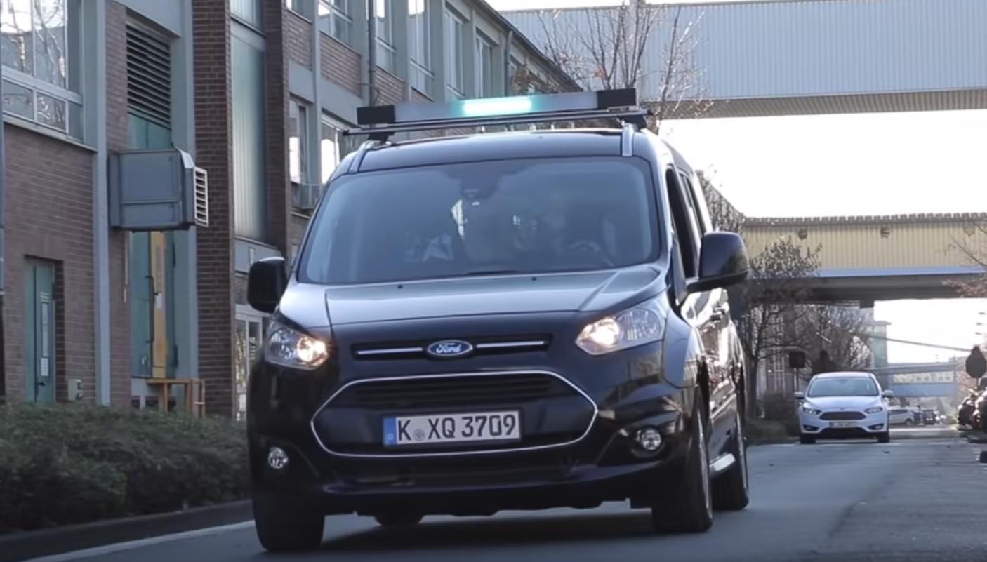 Автономные автомобили Ford будут общаться с пешеходами