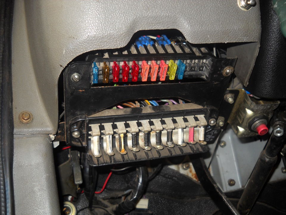 Где находятся и как поменять резистор и предохранитель печки на автомобиле Газель 3302
