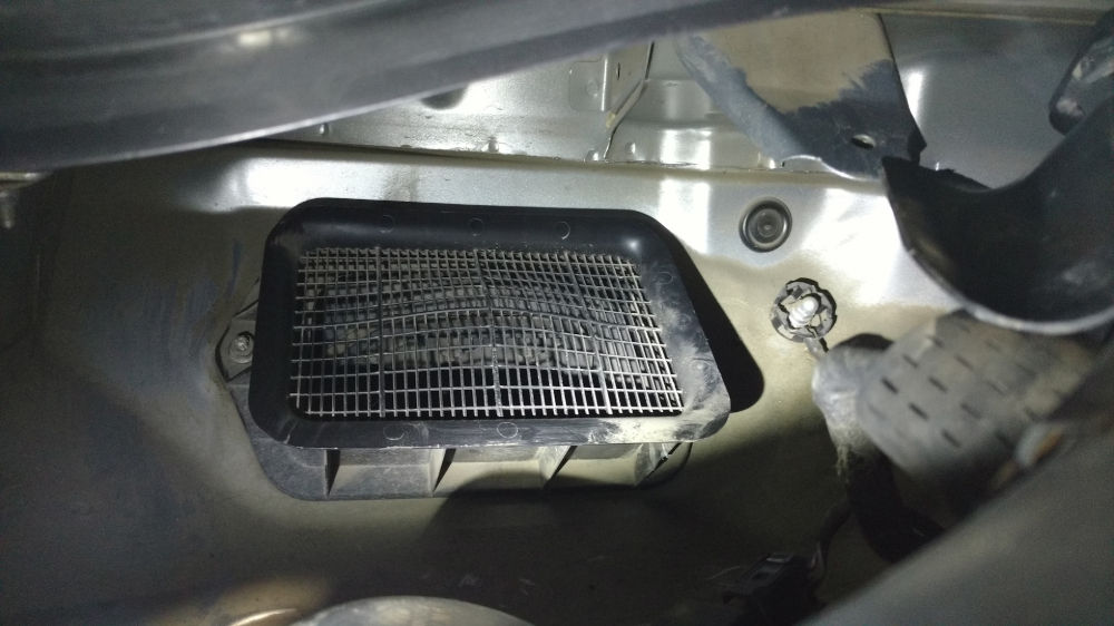 Как заменить салонный фильтр на кроссовере Volkswagen Tiguan