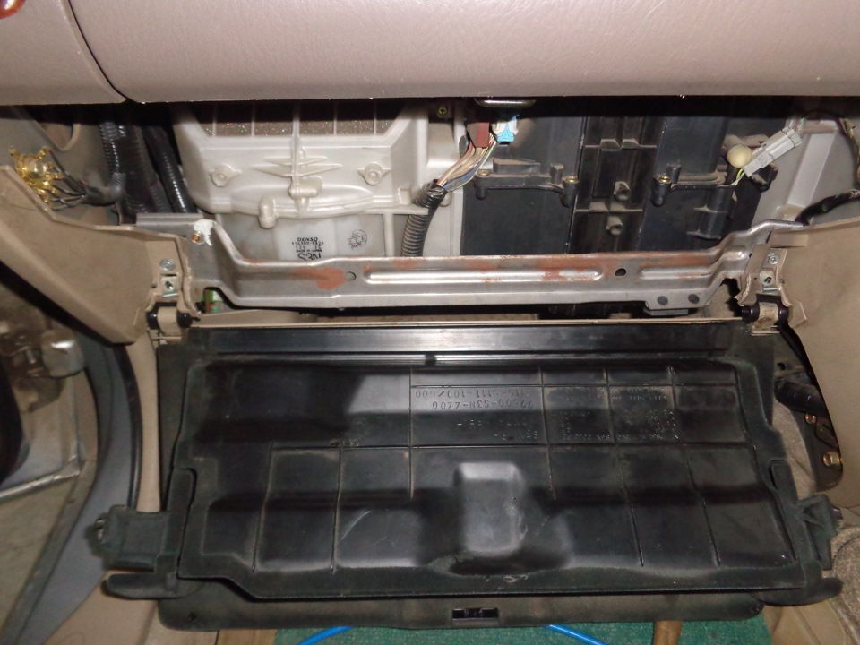 Как выполняется процедура замены салонного фильтра на автомобилях Honda Odyssey