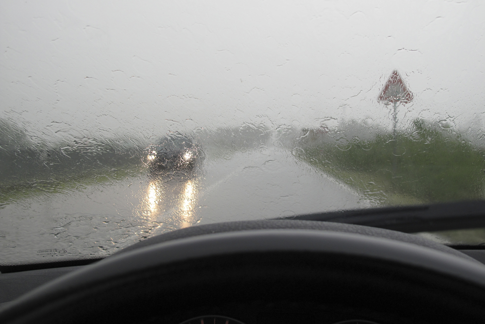 Какие ошибки допускают начинающие водители в дождь