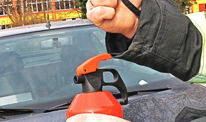 Как правильно использовать автомобильный огнетушитель?