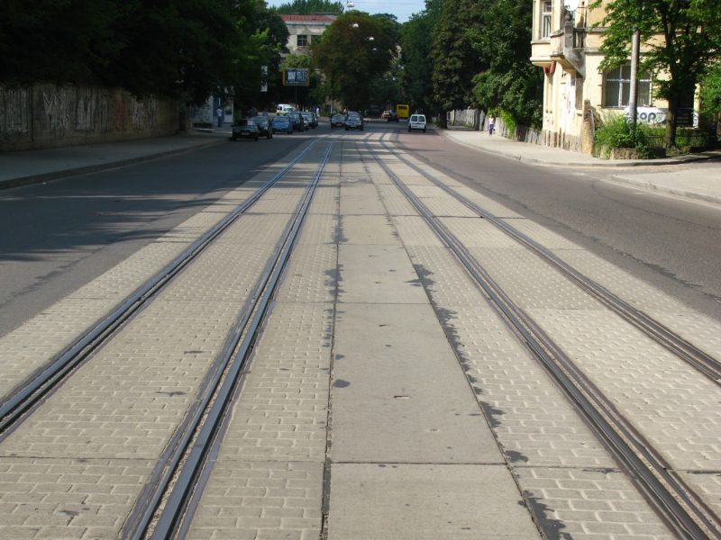 Разворот на трамвайных путях: как не нарушить ПДД
