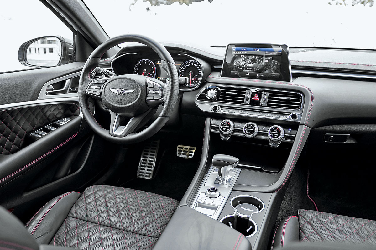 Genesis G70 против Jaguar XE и Infiniti Q50. Сравнение премиум-седанов дешевле трех миллионов