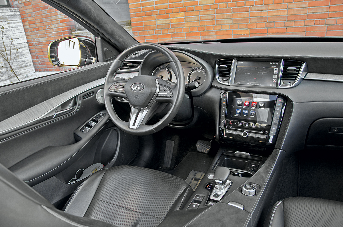 Infiniti QX50 против Volvo XC60. Сравниваем кроссоверы премиум-класса «не из Германии»
