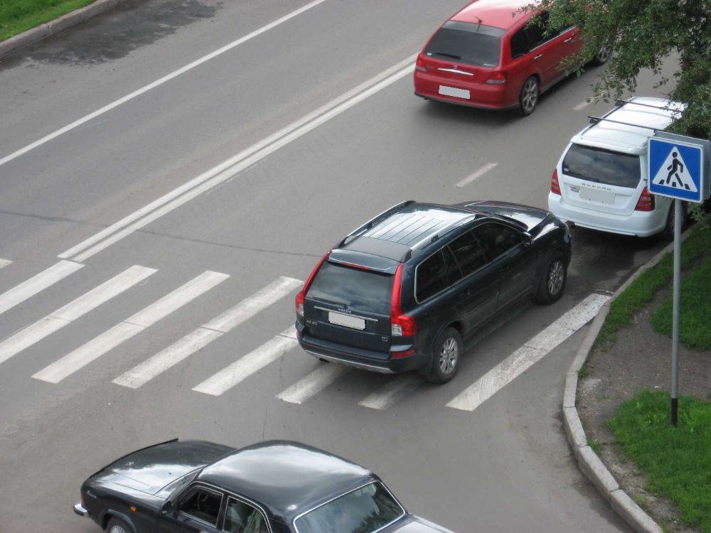 Принципы правильной парковки около пешеходного перехода