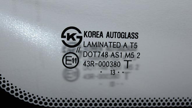Особенности замены лобового и заднего стекла на Hyundai Solaris