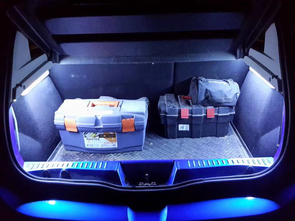 Как самостоятельно сделать подсветку для багажника в автомобиле