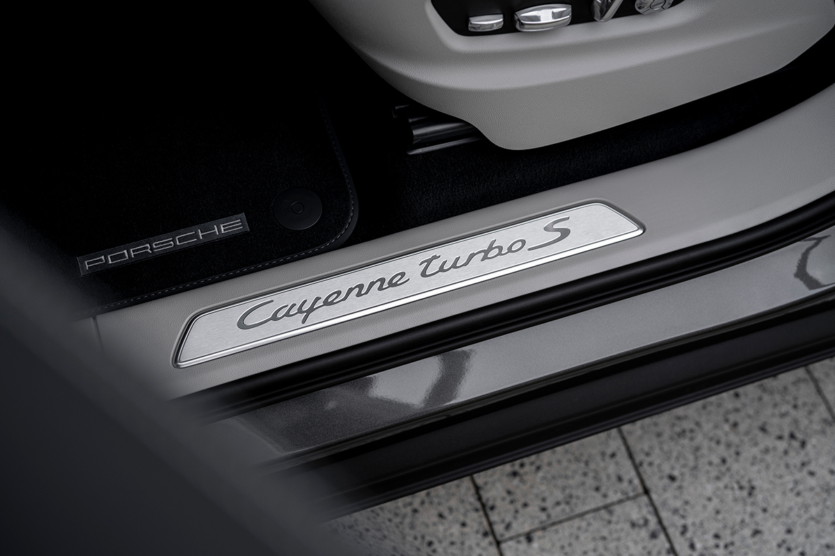 Тест-драйв Porsche Cayenne Turbo S E-Hybrid: сумасшедший разгон, смехотворный расход