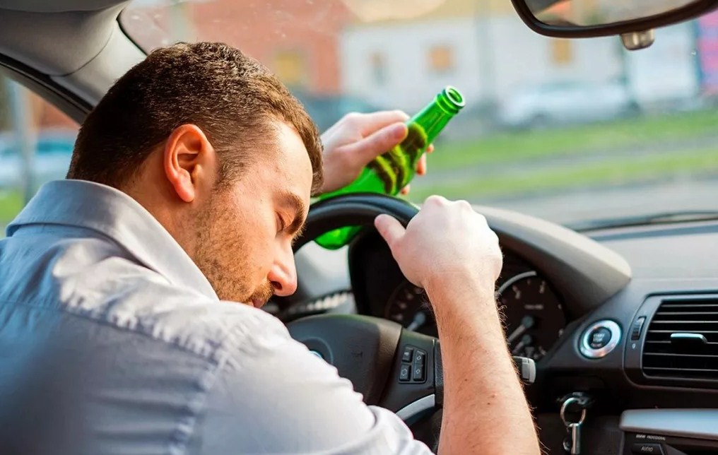 Сколько выветривается алкоголь из крови или когда можно садиться за руль после застолья?