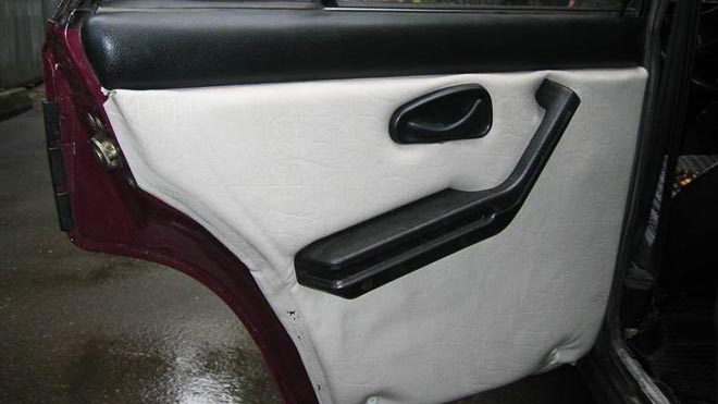 Как правильно выполнить обивку и обшивку дверей на автомобиле ВАЗ 2107