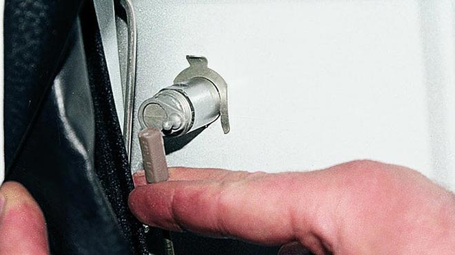 Принцип работы и самостоятельный ремонт замка двери на ВАЗ 2107