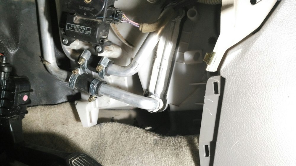 Как самостоятельно очистить радиатор печки на Toyota Prado