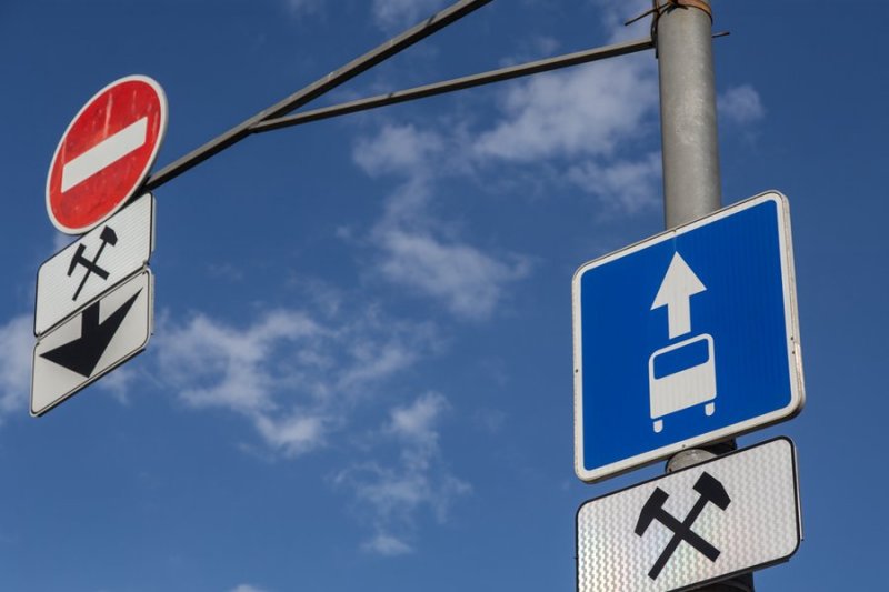 Выделенная автобусная полоса — каким категориям транспорта можно на неё заезжать